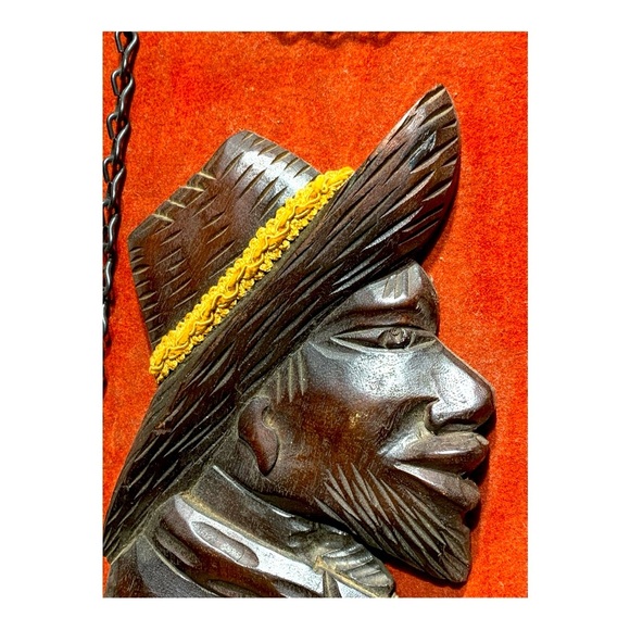 Rare Vintage Mid Century Wood Carving Framed on Velvet With Chain Detail - Picture 2 of 6